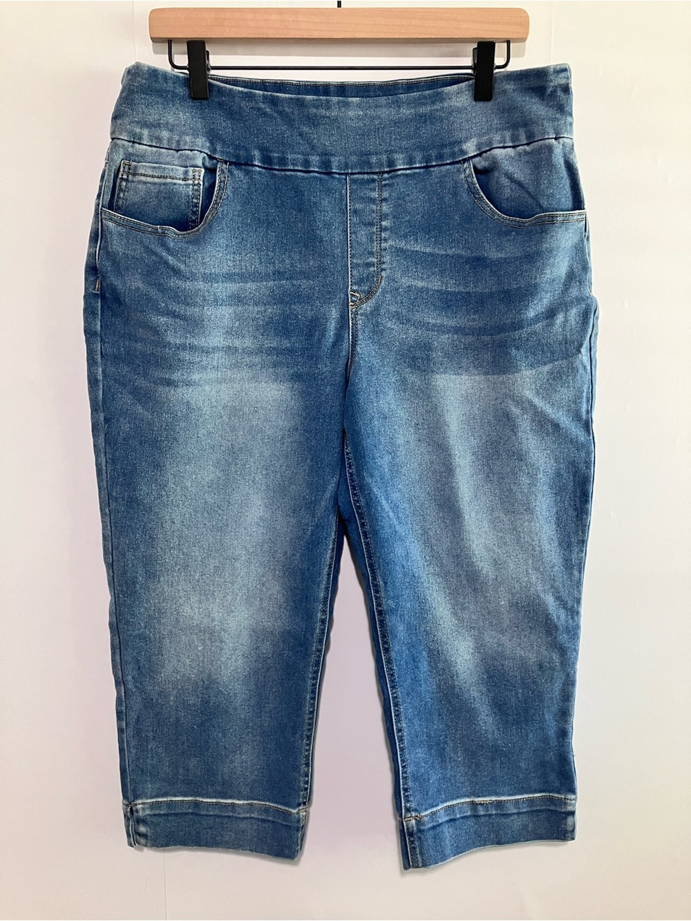 1946 Denim Pull on Capris Size 14